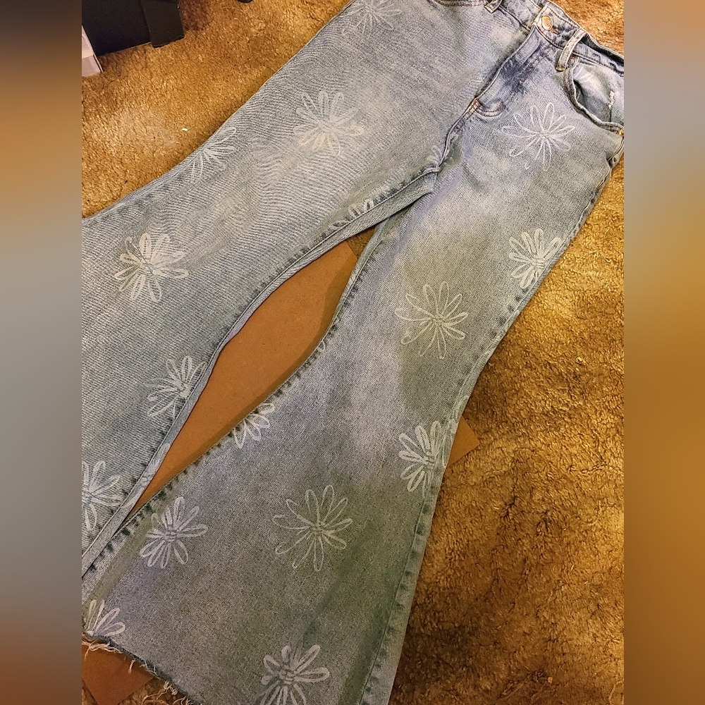 Wild Fable Flower print bell bottoms jeans,  super cute , Size 2